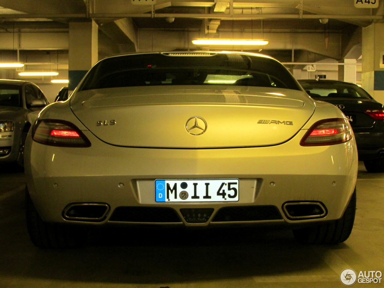 Mercedes-Benz SLS AMG