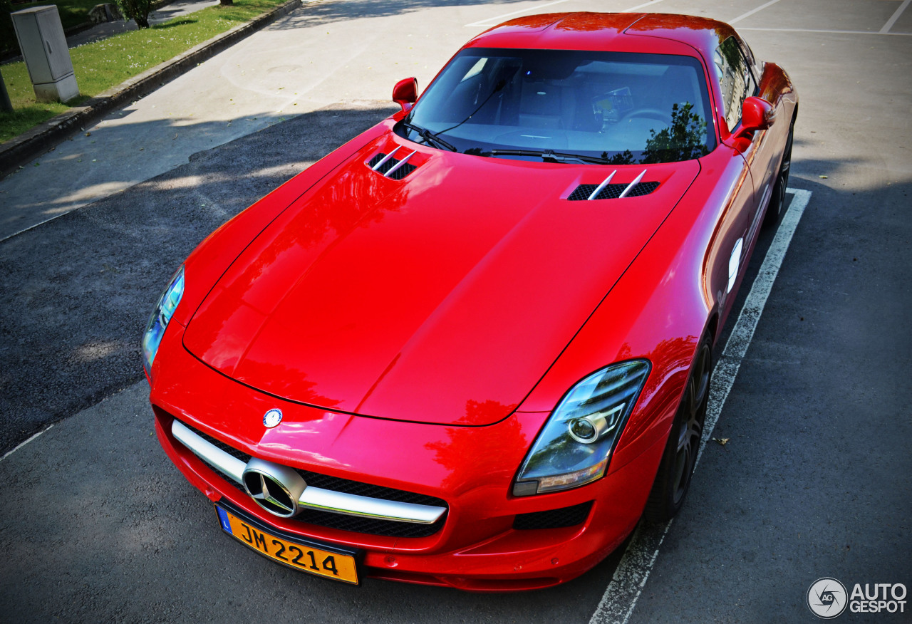 Mercedes-Benz SLS AMG