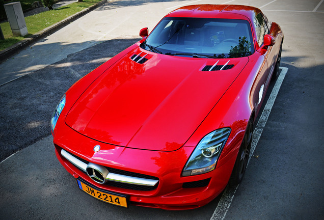 Mercedes-Benz SLS AMG