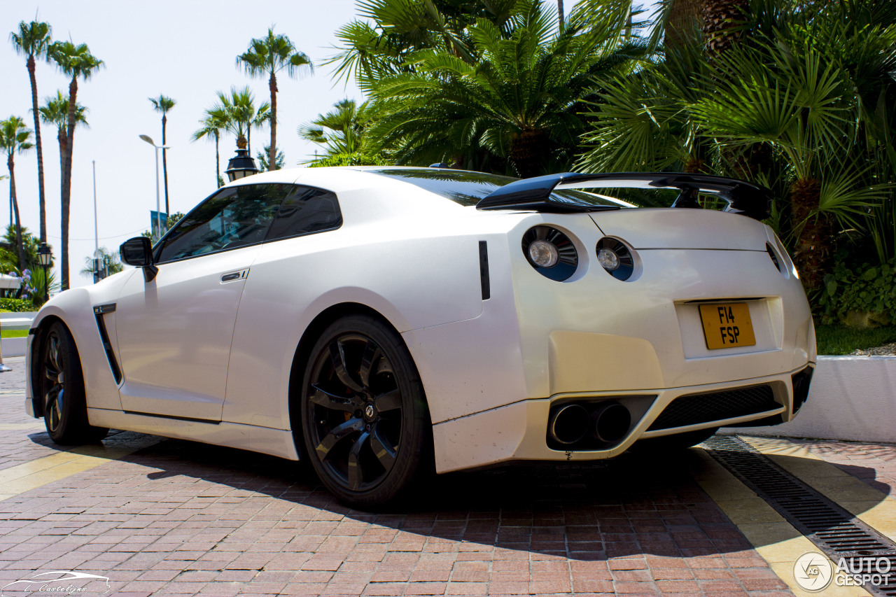 Nissan GT-R