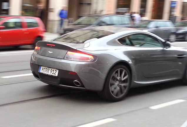 Aston Martin V8 Vantage 2012