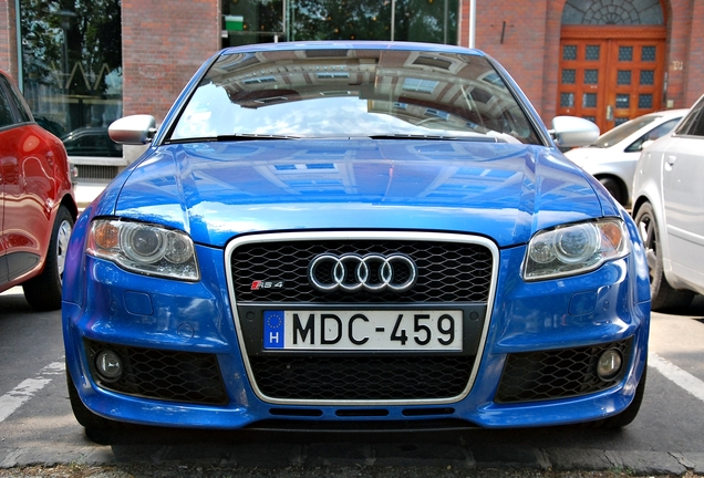 Audi RS4 Sedan