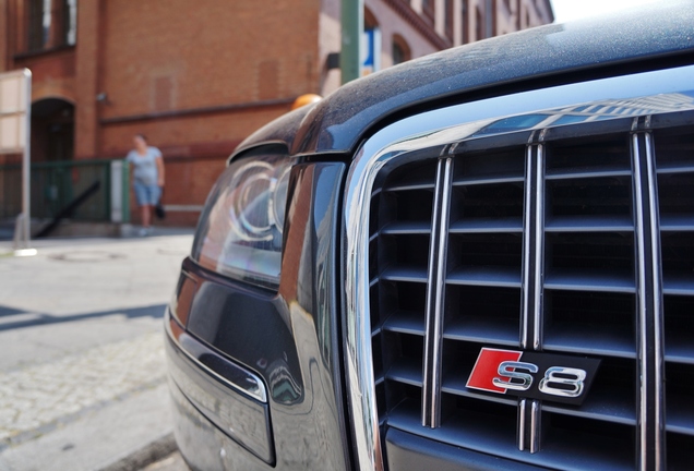 Audi S8 D3