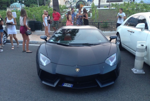 Lamborghini Aventador LP700-4