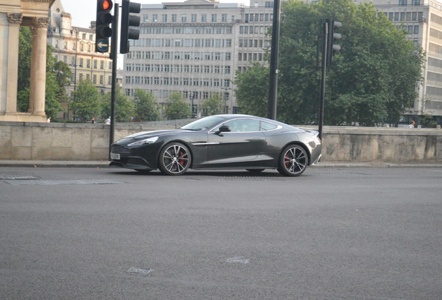 Aston Martin Vanquish 2013