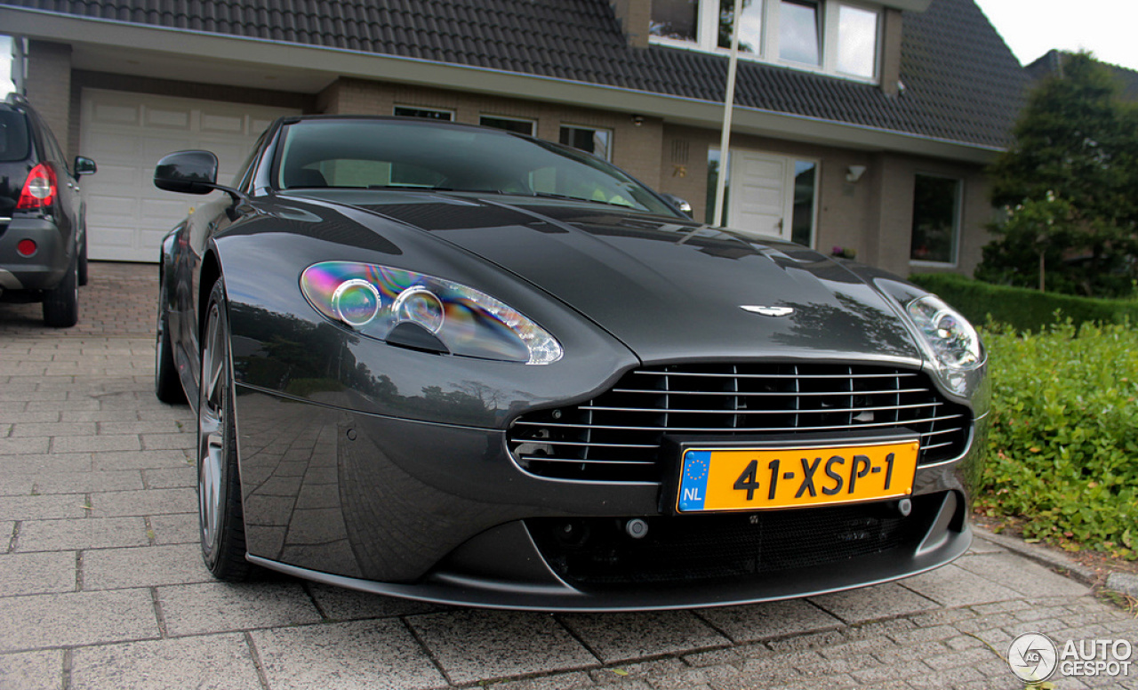 Aston Martin V8 Vantage 2012