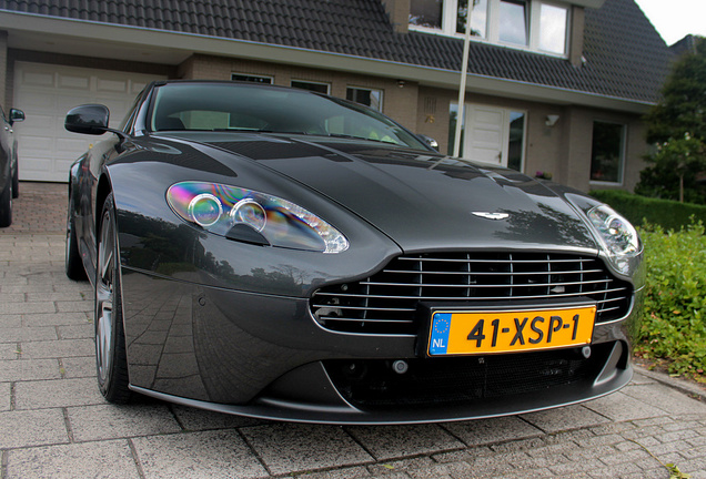 Aston Martin V8 Vantage 2012