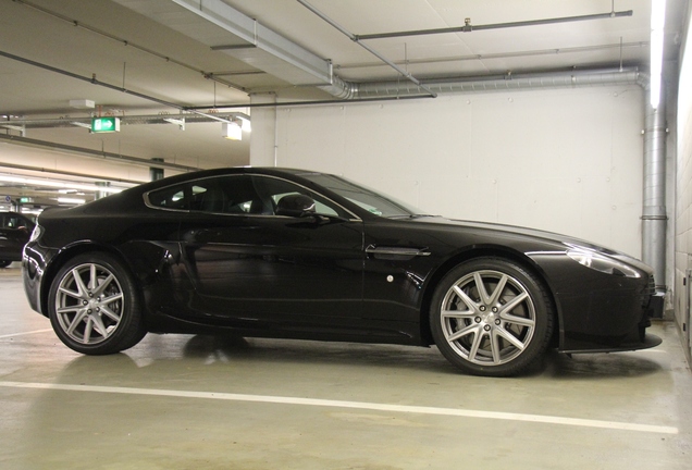 Aston Martin V8 Vantage 2012