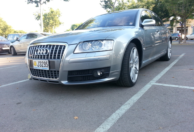 Audi S8 D3