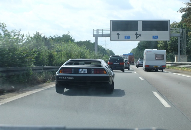 DeLorean DMC-12