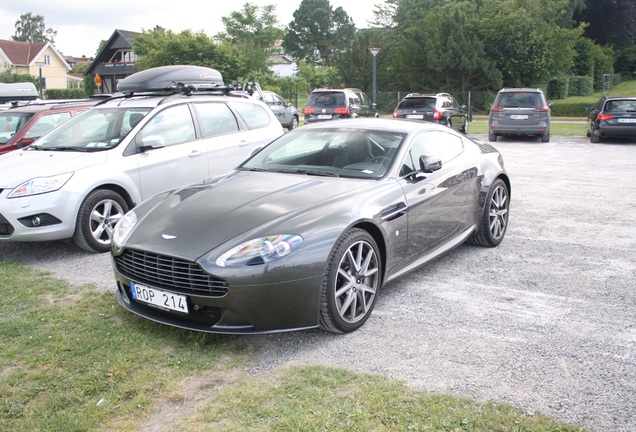 Aston Martin V8 Vantage 2012