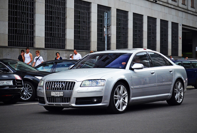 Audi S8 D3