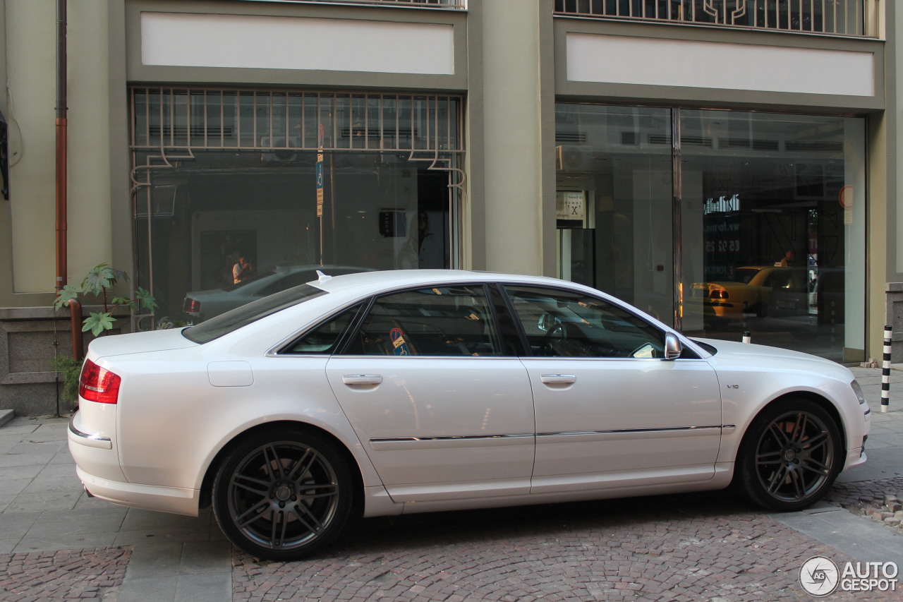 Audi S8 D3