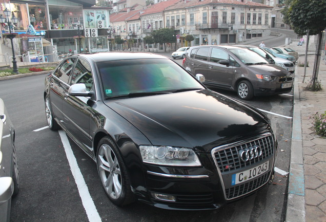 Audi S8 D3