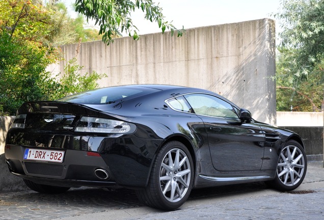 Aston Martin V8 Vantage 2012