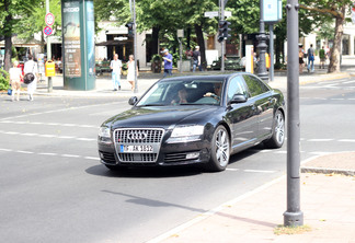 Audi S8 D3