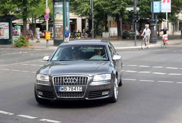 Audi S8 D3