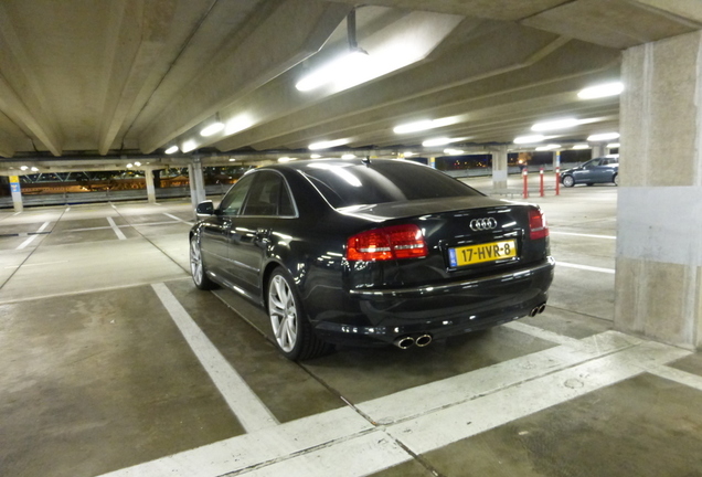 Audi S8 D3