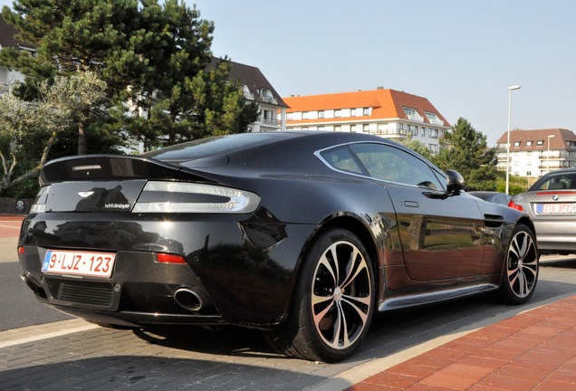 Aston Martin V12 Vantage Carbon Black Edition