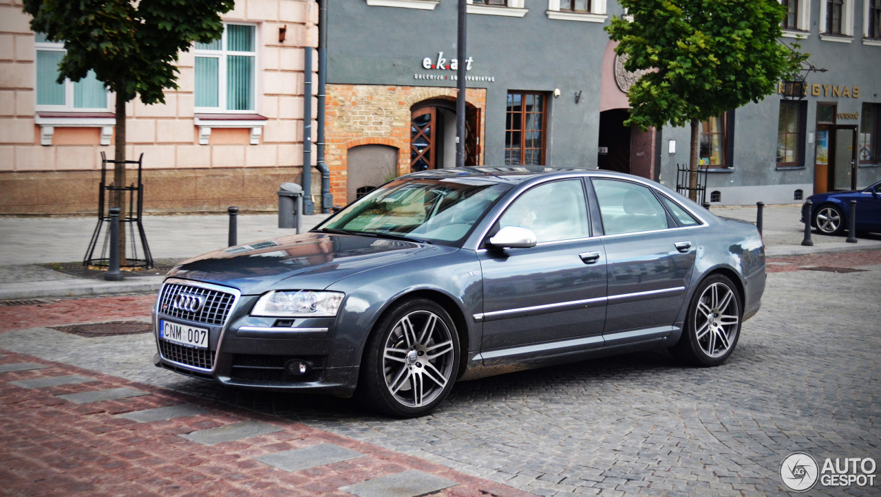 Audi S8 D3