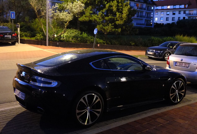 Aston Martin V12 Vantage Carbon Black Edition