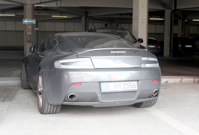 Aston Martin V8 Vantage 2012