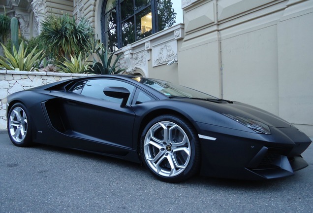 Lamborghini Aventador LP700-4