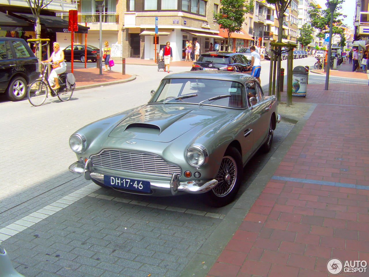 Aston Martin DB4