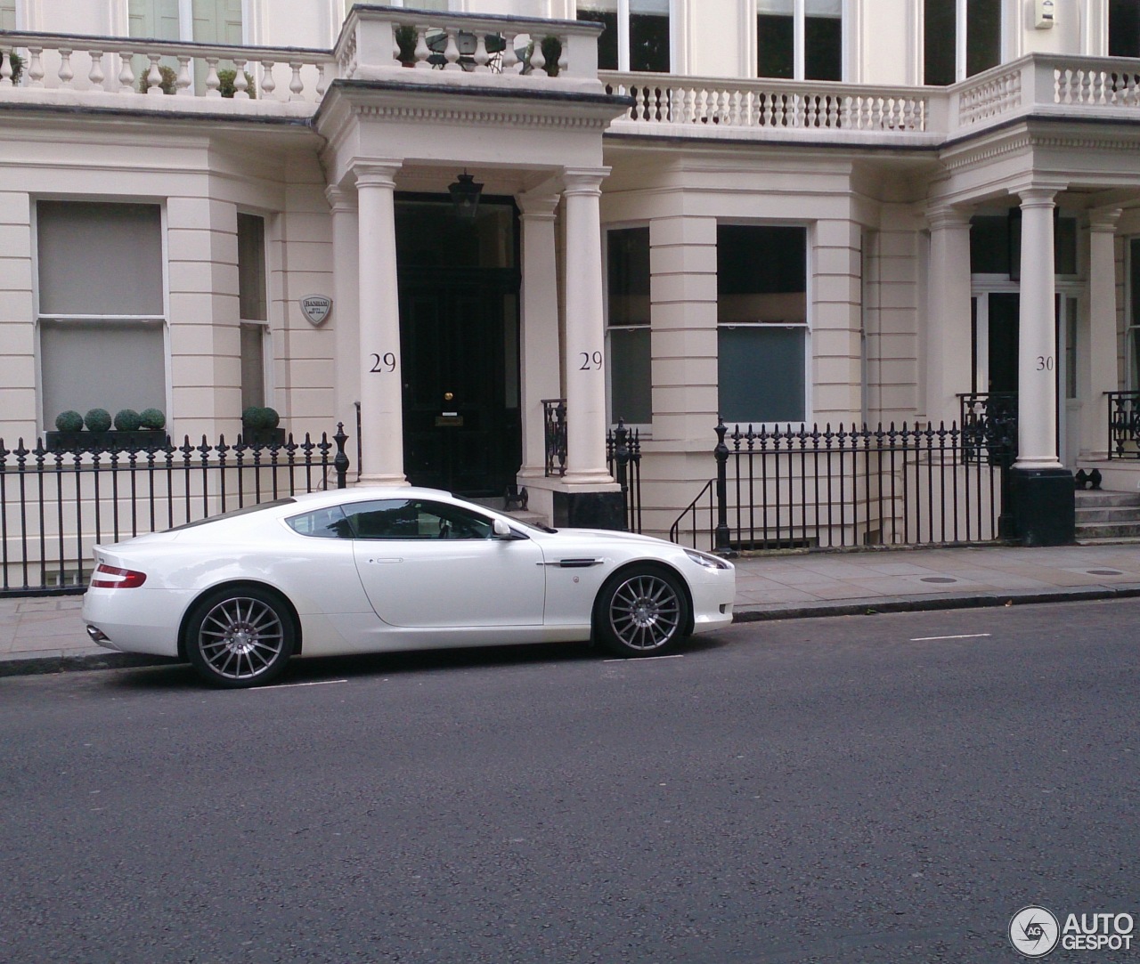 Aston Martin DB9