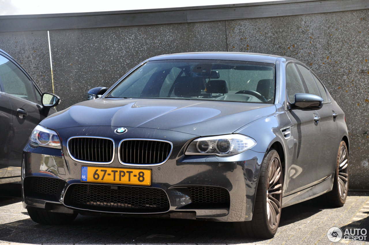 BMW M5 F10 2011