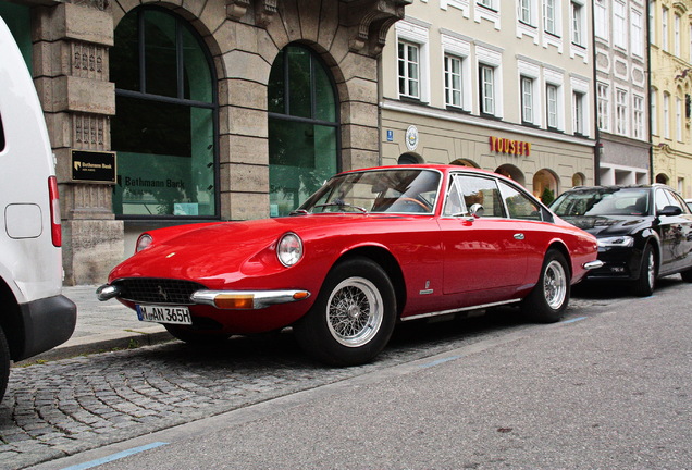 Ferrari 365 GT 2+2