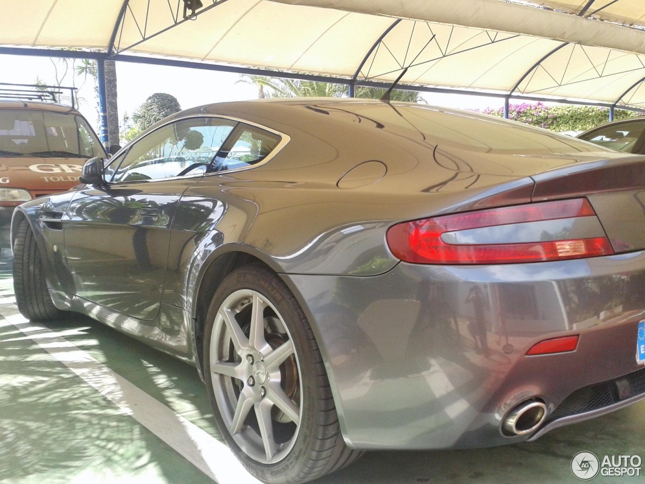 Aston Martin V8 Vantage