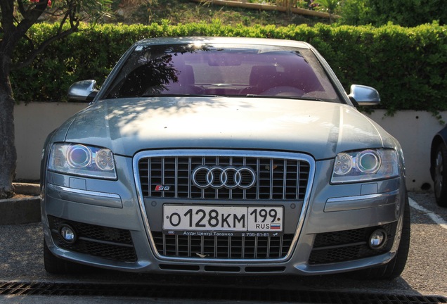 Audi S8 D3