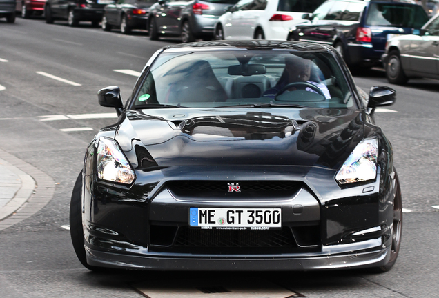 Nissan GT-R