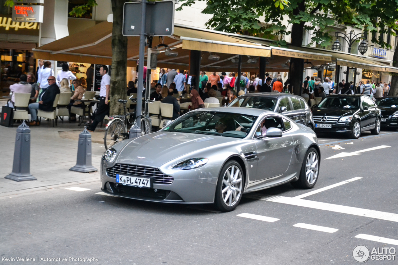 Aston Martin V8 Vantage 2012