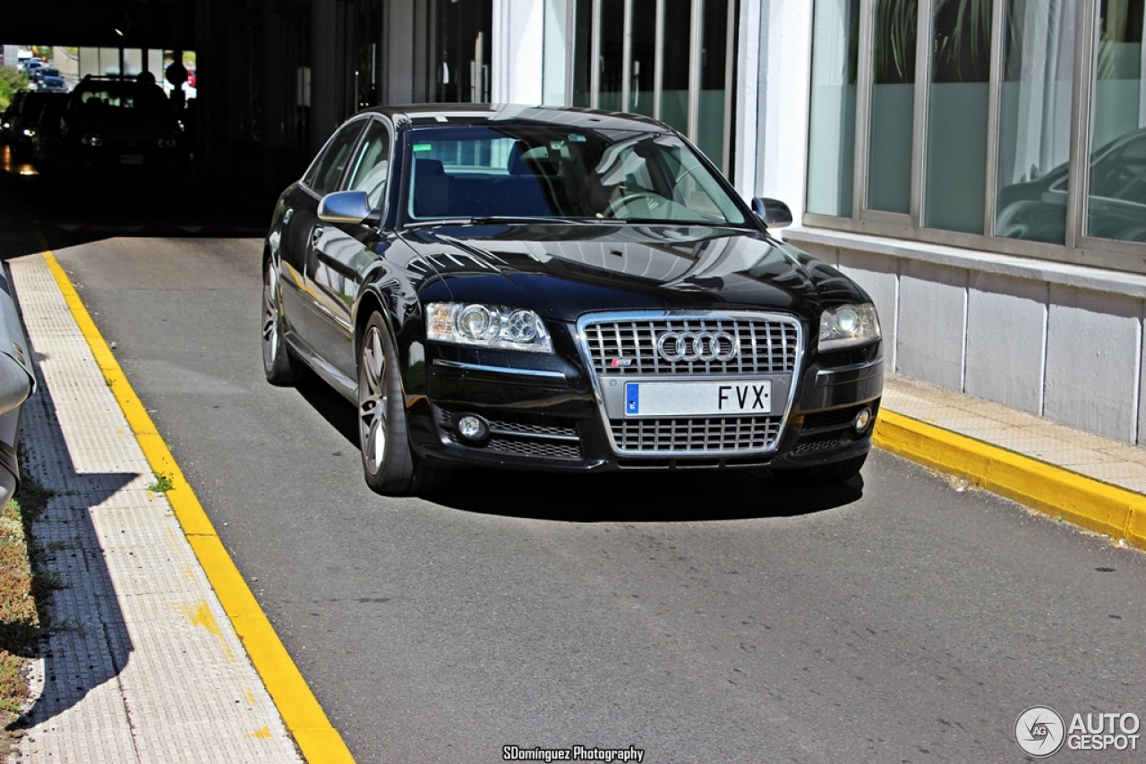 Audi S8 D3