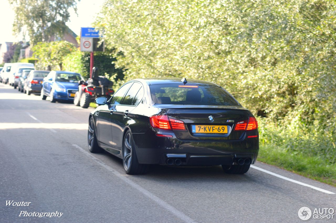 BMW M5 F10 2011