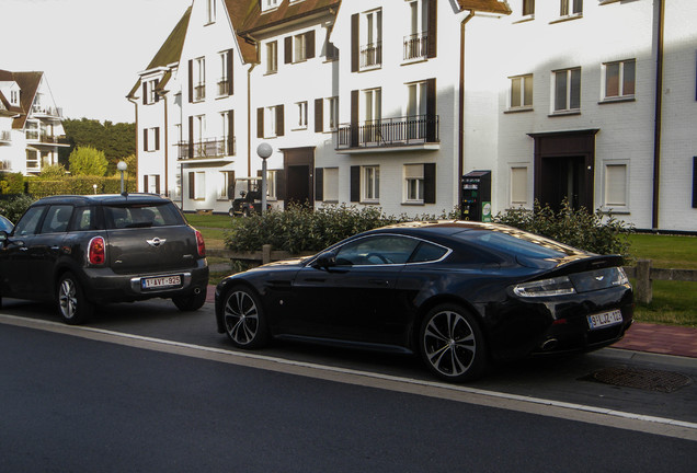 Aston Martin V12 Vantage Carbon Black Edition