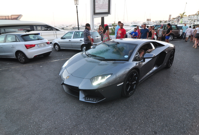 Lamborghini Aventador LP700-4