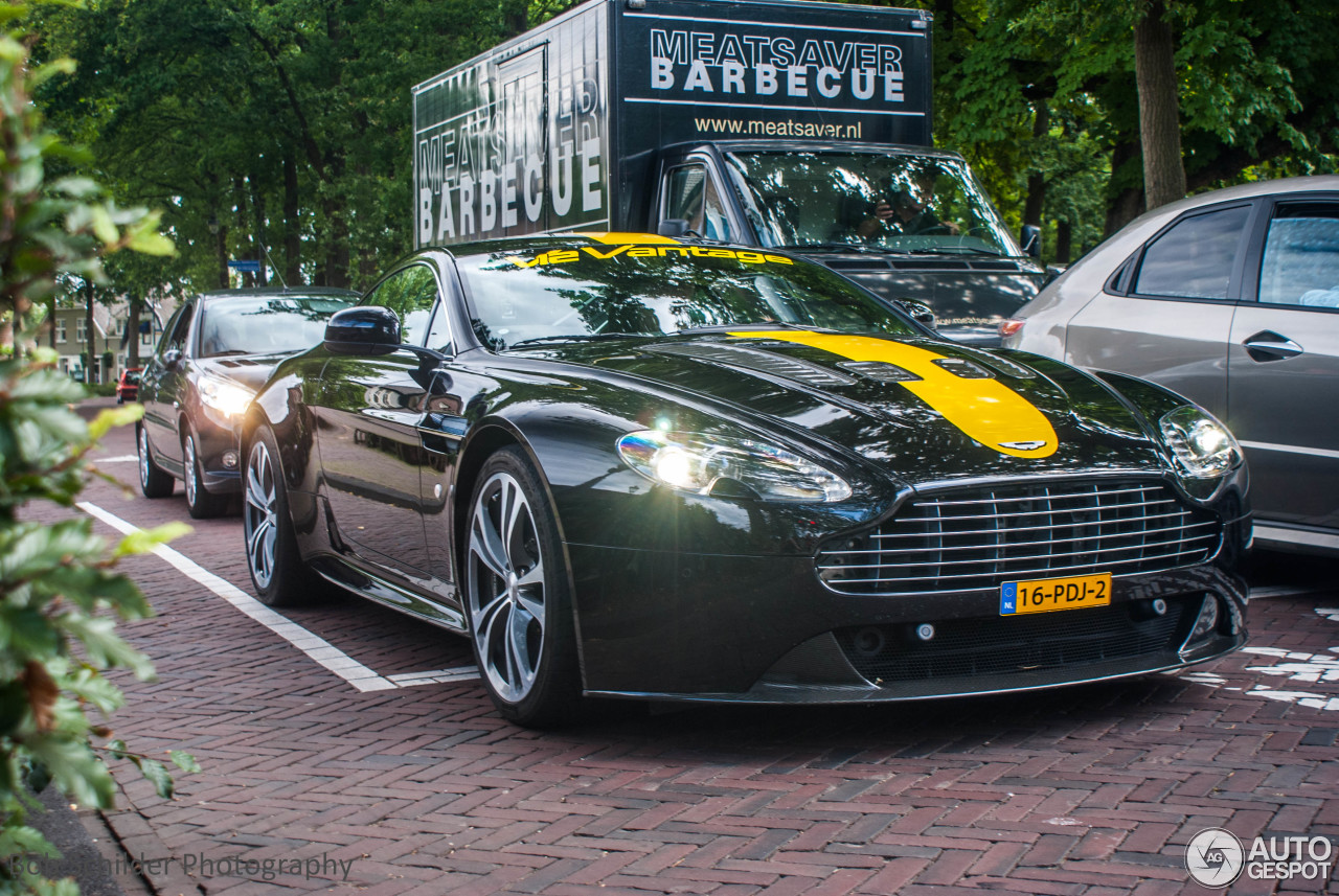 Aston Martin V12 Vantage Carbon Black Edition