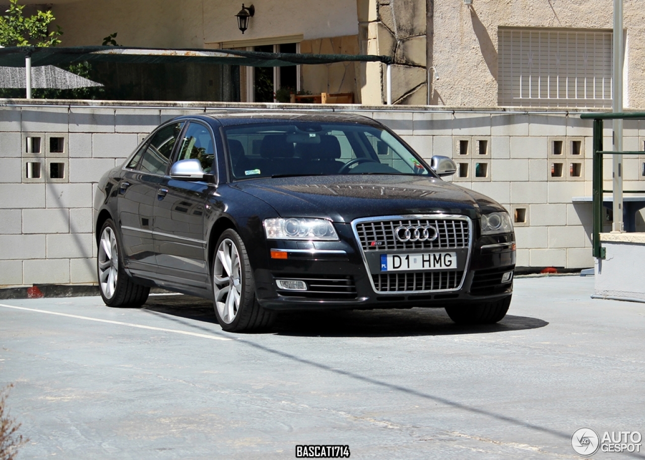 Audi S8 D3