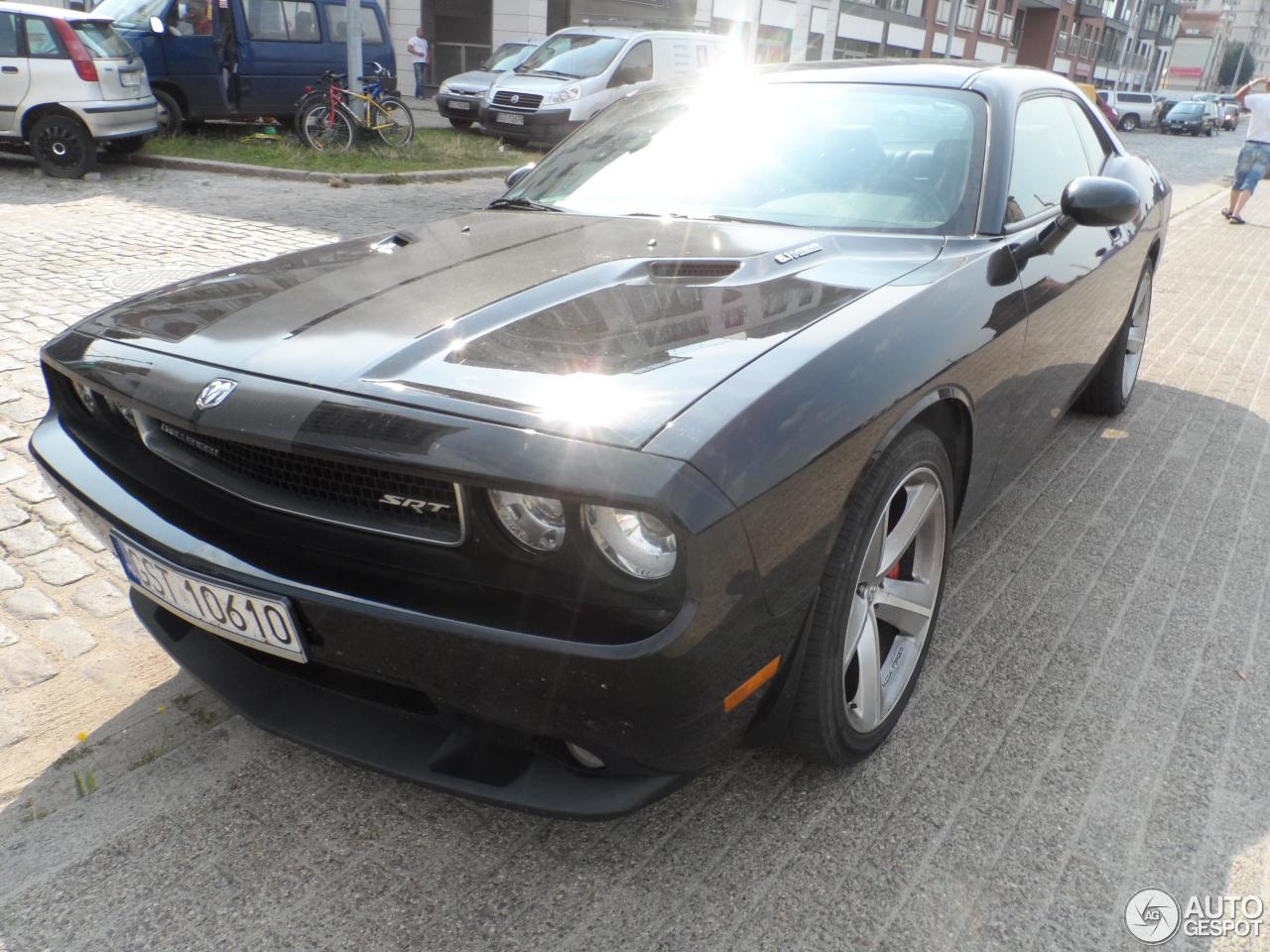 Dodge Challenger SRT-8