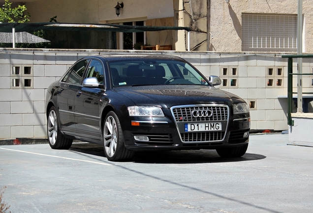 Audi S8 D3