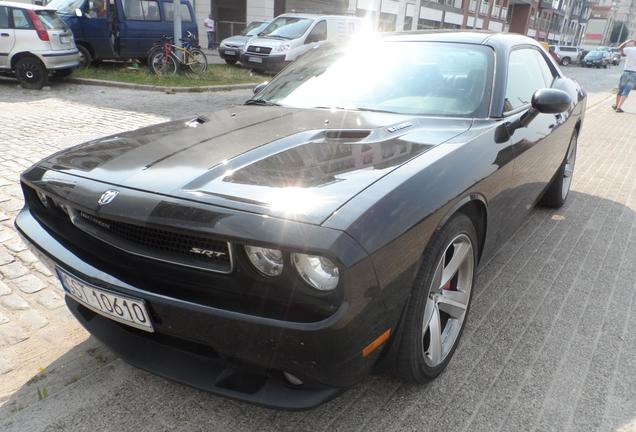 Dodge Challenger SRT-8