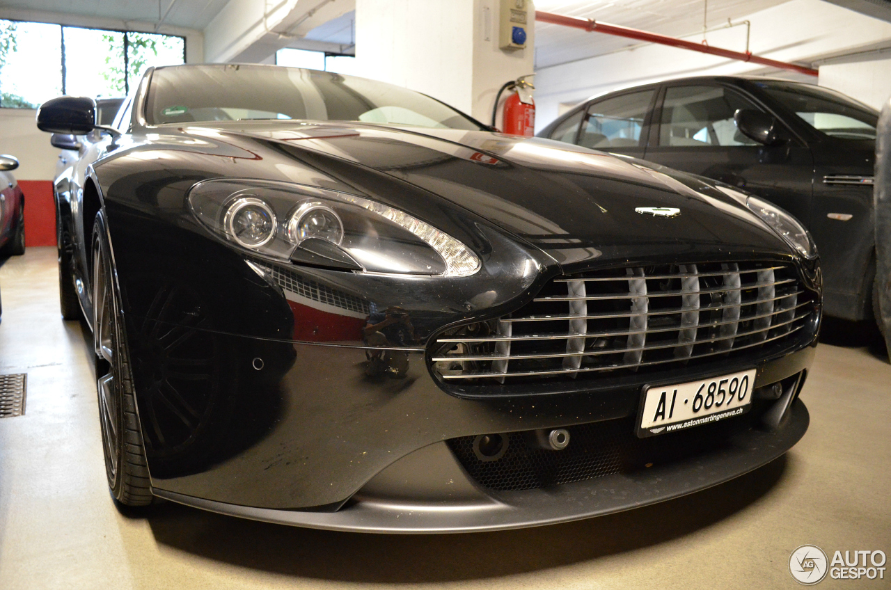 Aston Martin V8 Vantage 2012