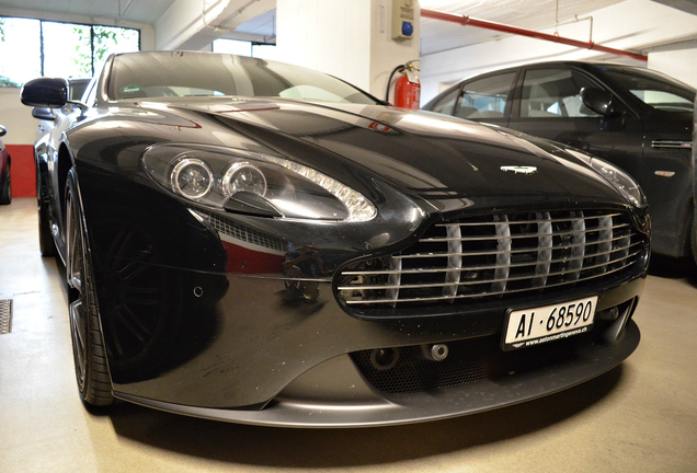 Aston Martin V8 Vantage 2012