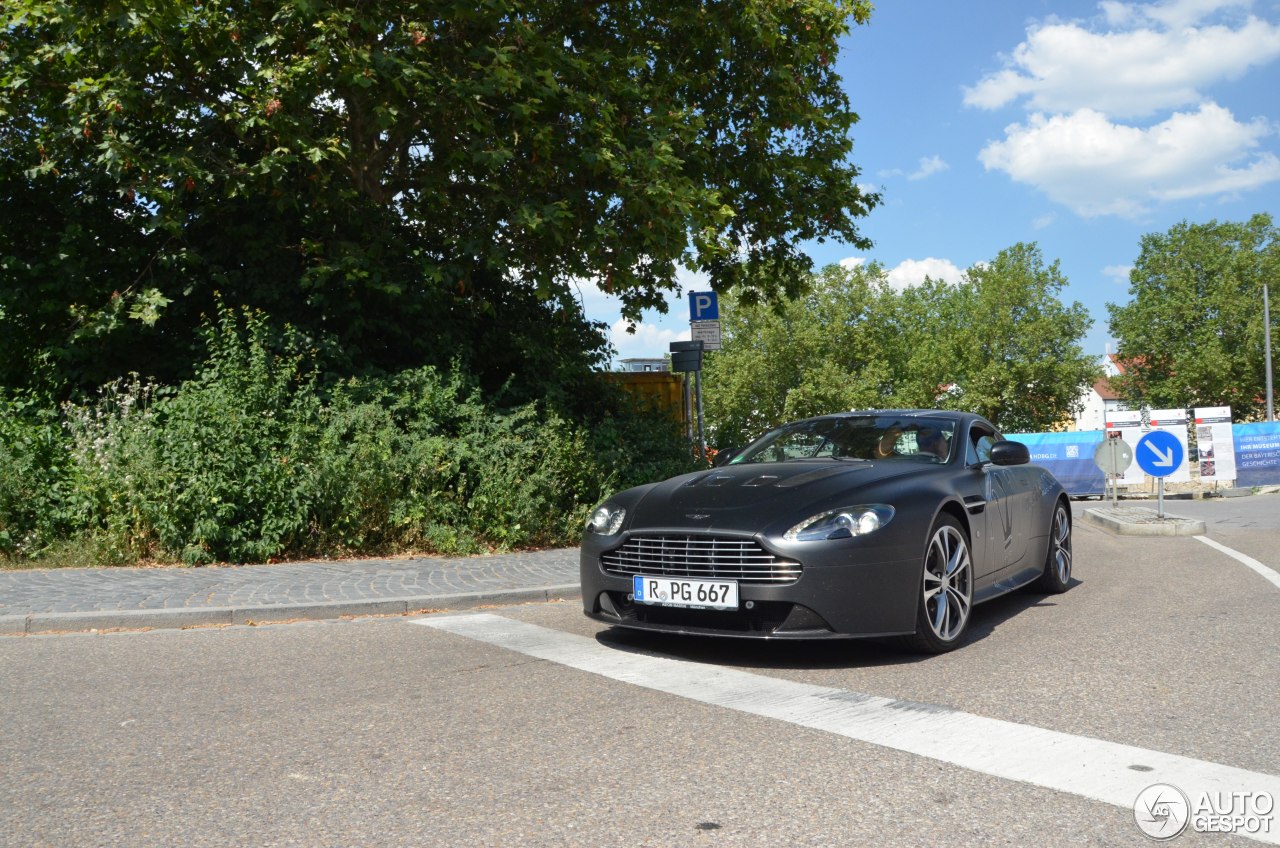 Aston Martin V12 Vantage