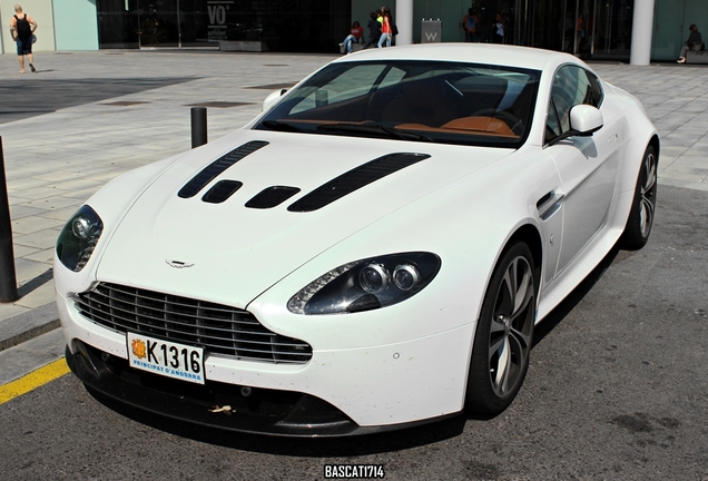 Aston Martin V12 Vantage