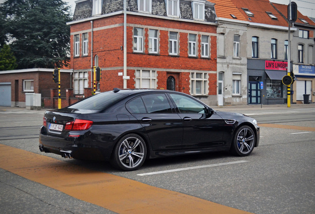 BMW M5 F10 2011