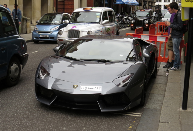 Lamborghini Aventador LP700-4